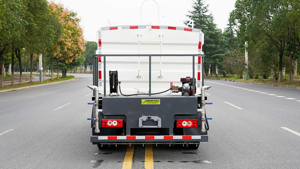 福田领航净浆洒布车