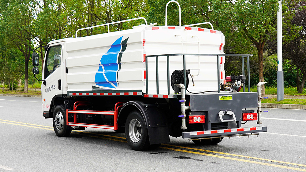 福田领航净浆洒布车