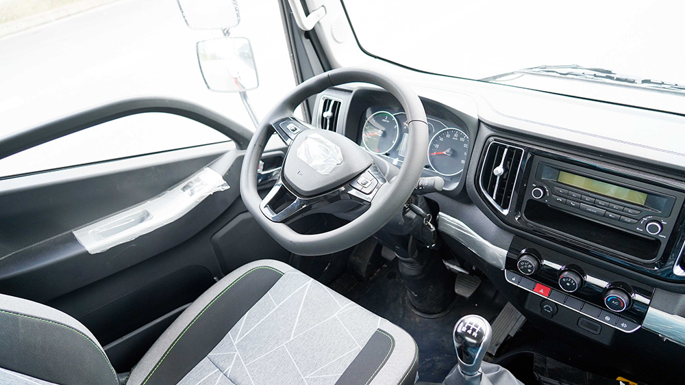 福田领航净浆洒布车