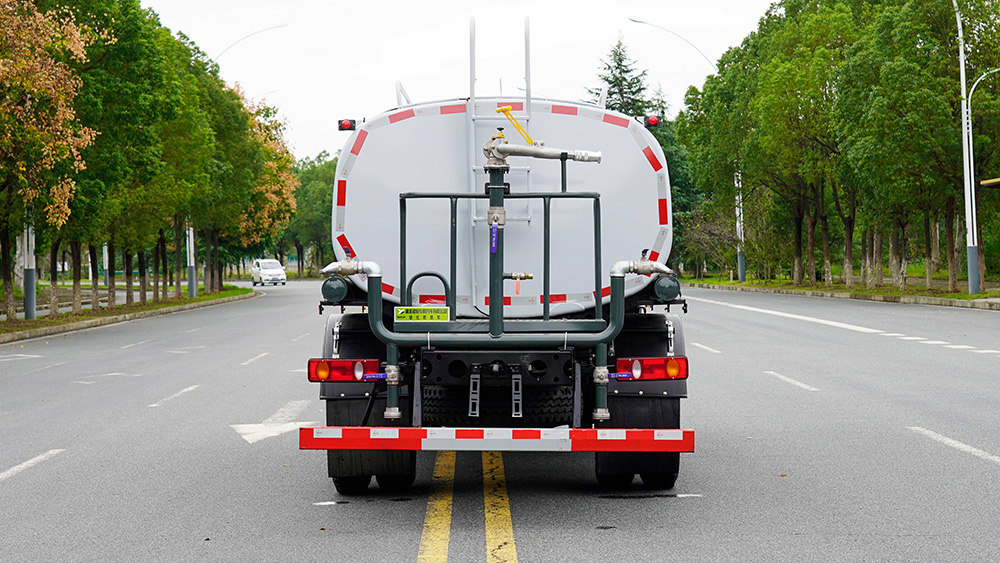 东风华神12吨绿化喷洒车