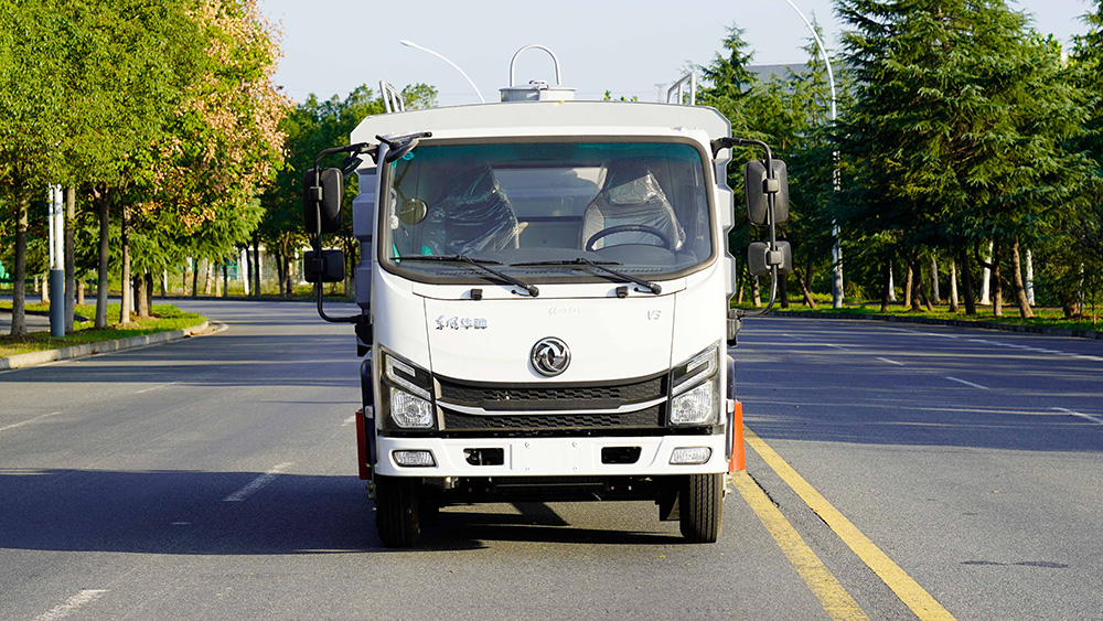 东风华神净浆洒布车（方罐抑尘）