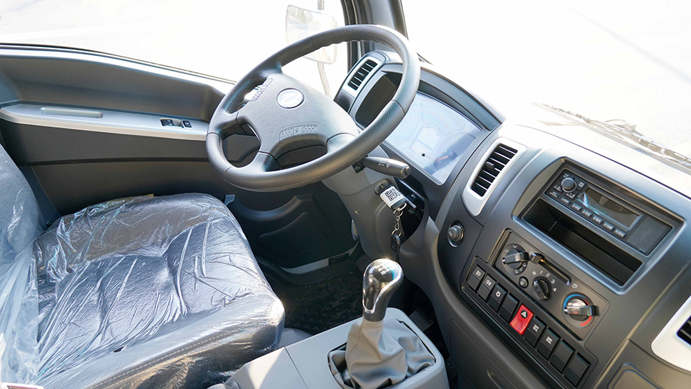 东风华神净浆洒布车（方罐抑尘）