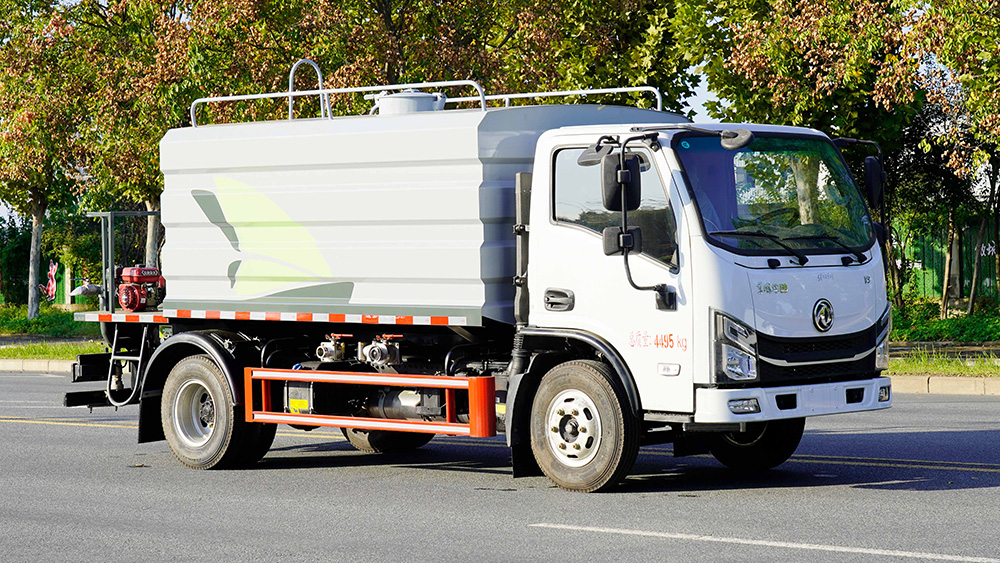 东风华神净浆洒布车（方罐抑尘）