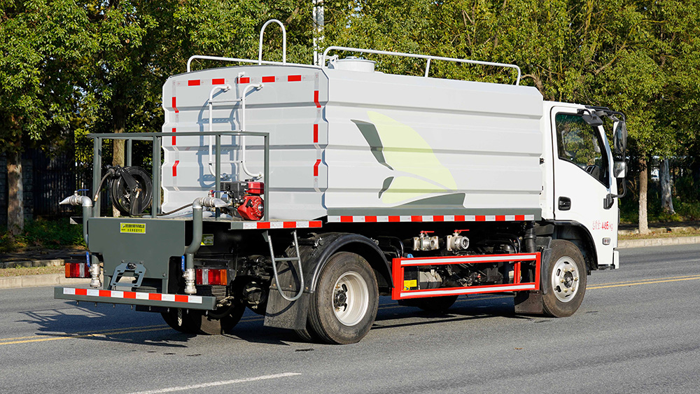 东风华神净浆洒布车（方罐抑尘）