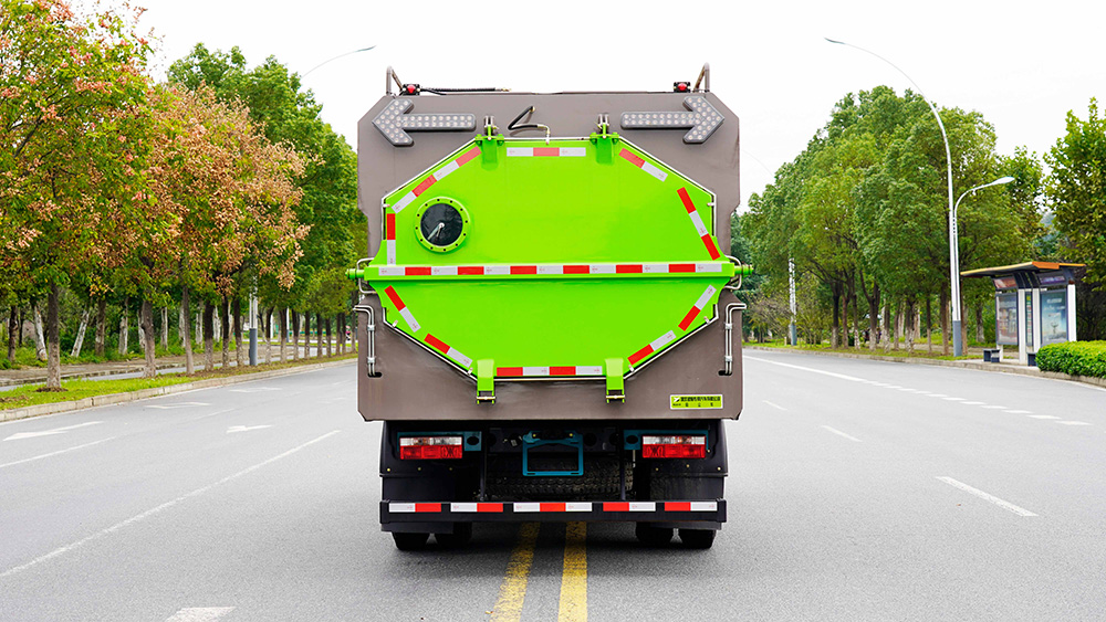 东风大多利卡发电厂吸尘车