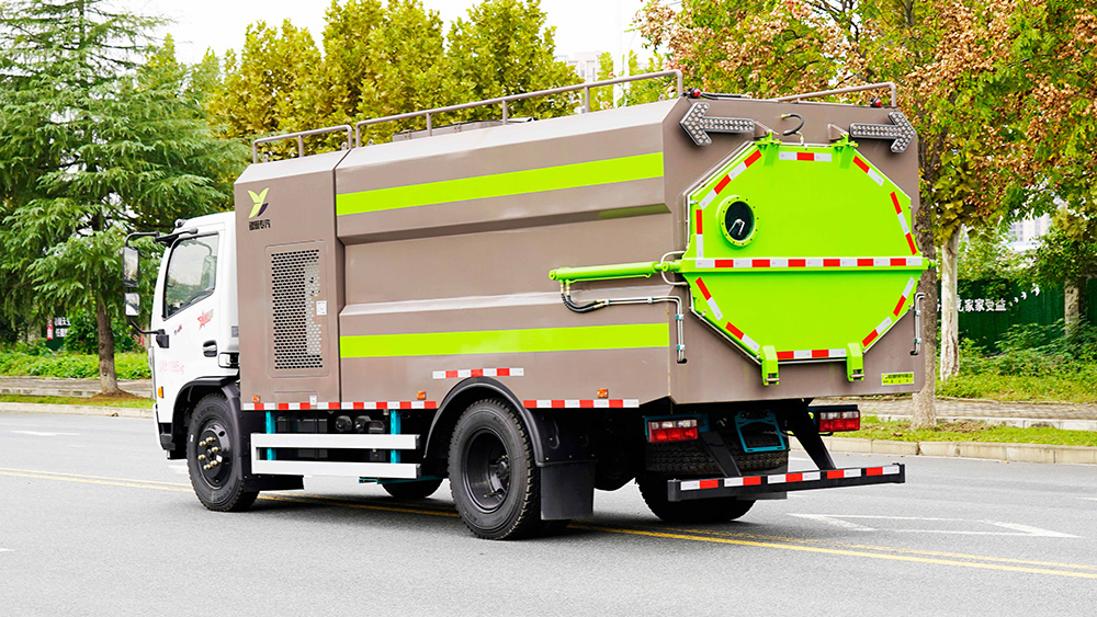 东风大多利卡发电厂吸尘车