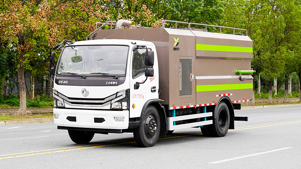 东风大多利卡发电厂吸尘车