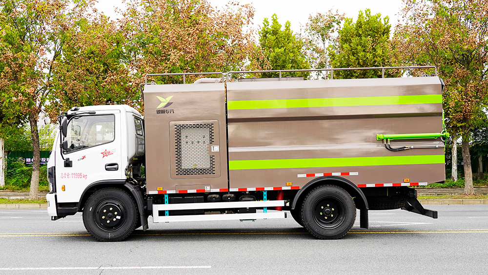 东风大多利卡发电厂吸尘车