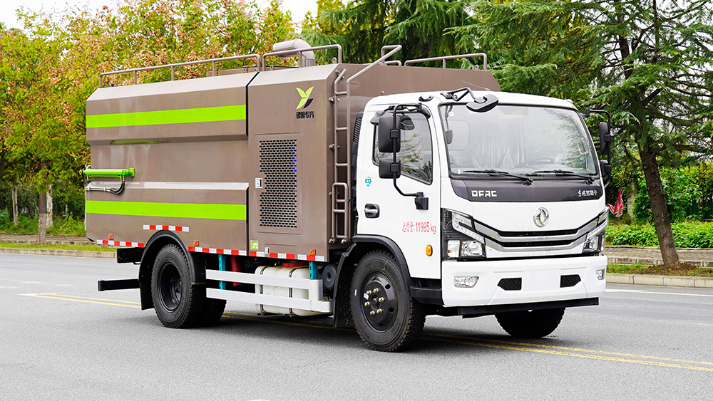 东风大多利卡发电厂吸尘车