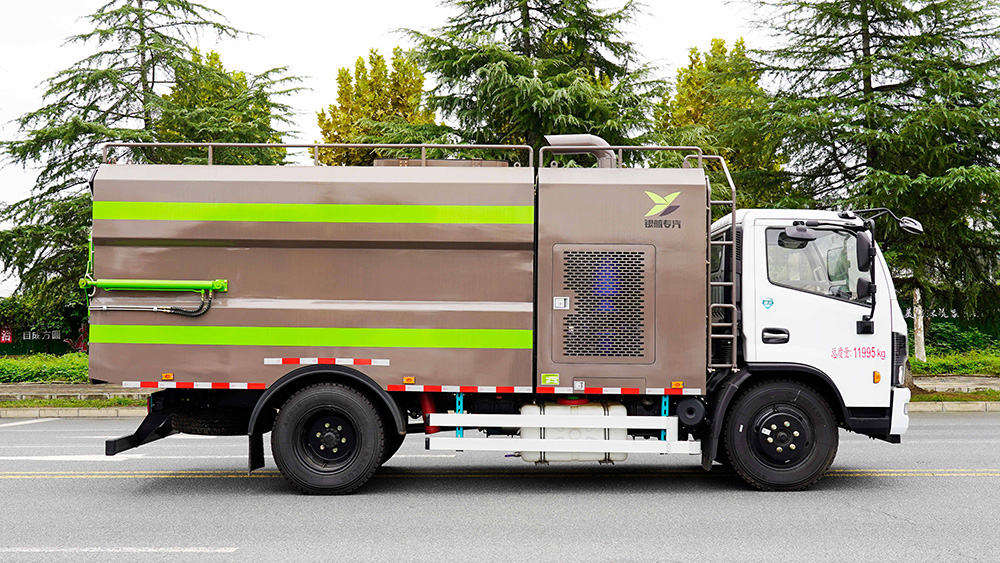 东风大多利卡发电厂吸尘车