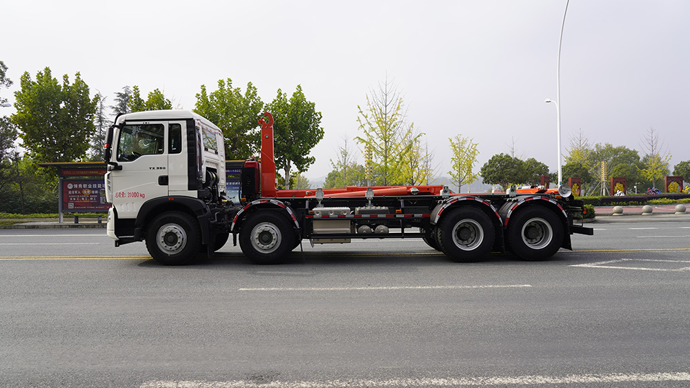 重汽勾臂垃圾车