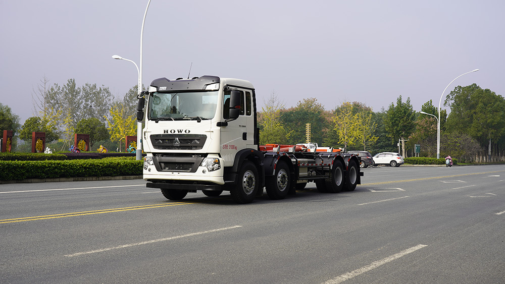 重汽勾臂垃圾车