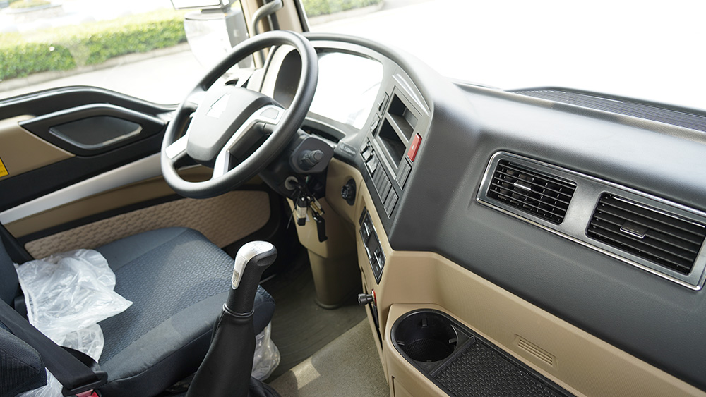 重汽勾臂垃圾车