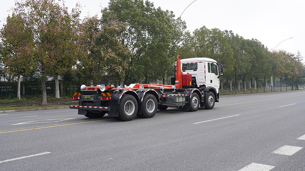 重汽勾臂垃圾车