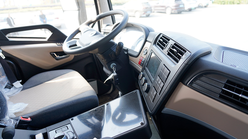 东风天锦垃圾压缩车