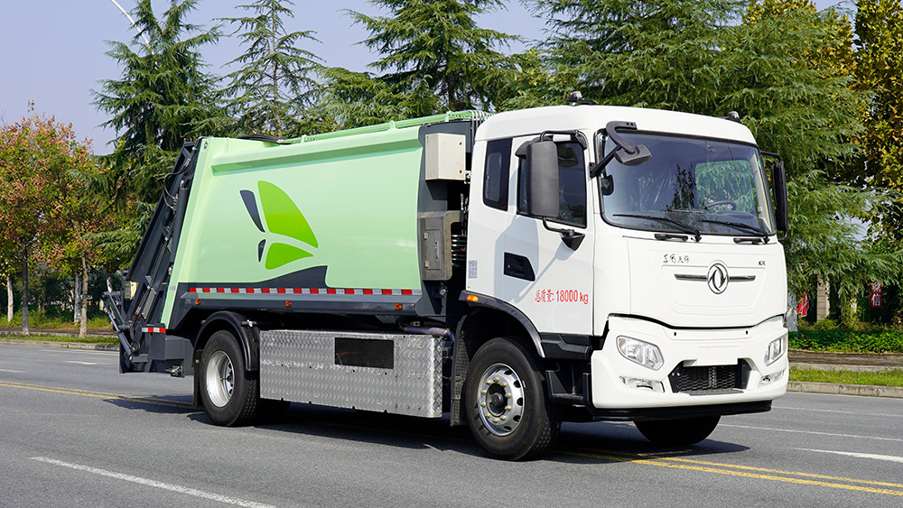 东风天锦垃圾压缩车