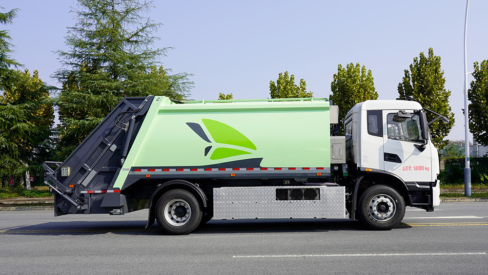 东风天锦垃圾压缩车