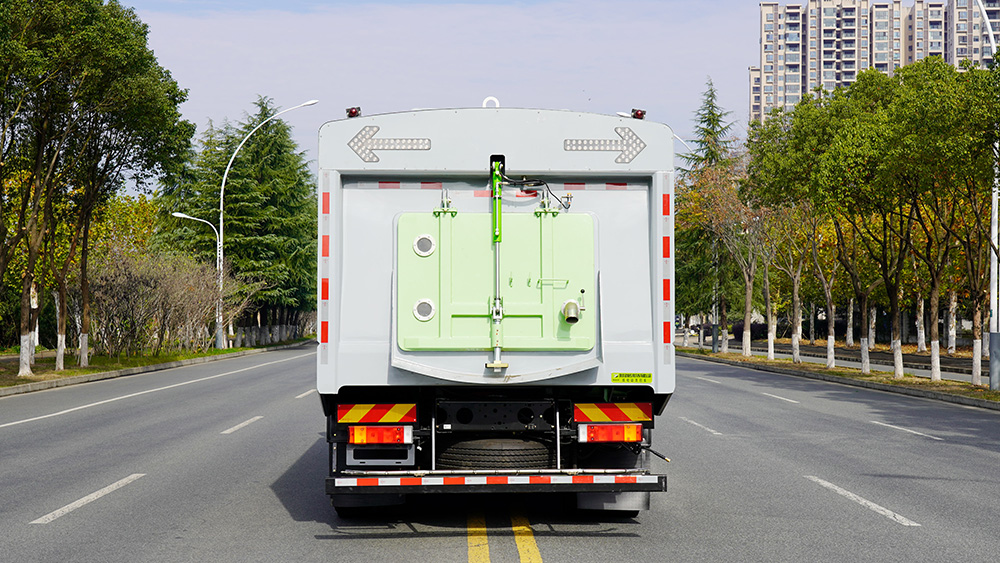 东风华神18吨纯电动洗扫车