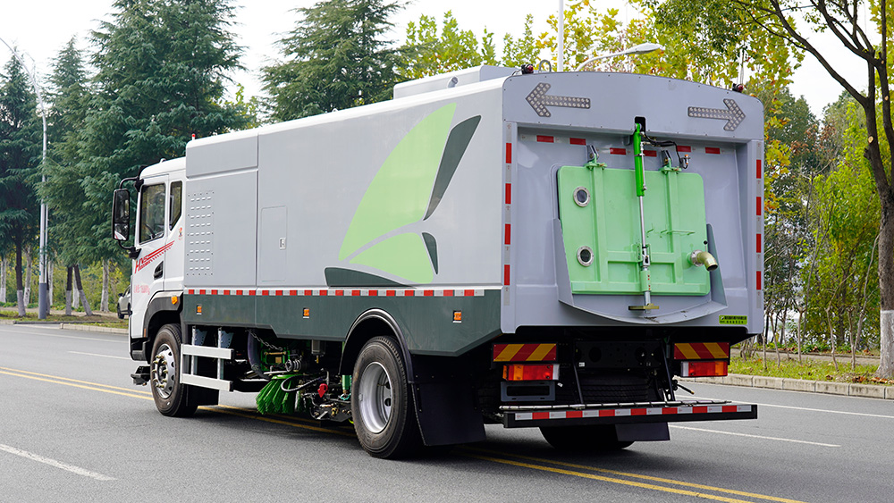 东风华神18吨纯电动洗扫车