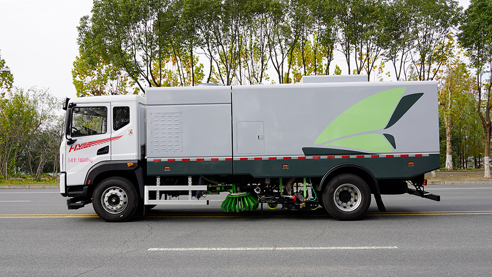 东风华神18吨纯电动洗扫车