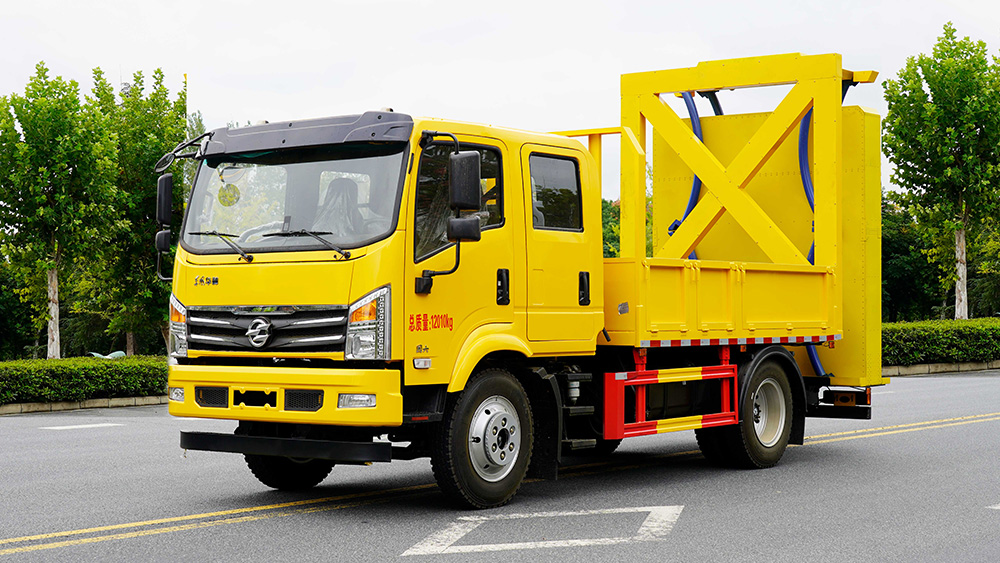 东风华神防撞车