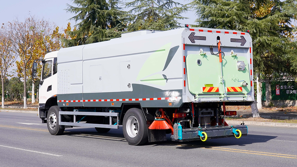 东风天锦纯电动后置吸尘