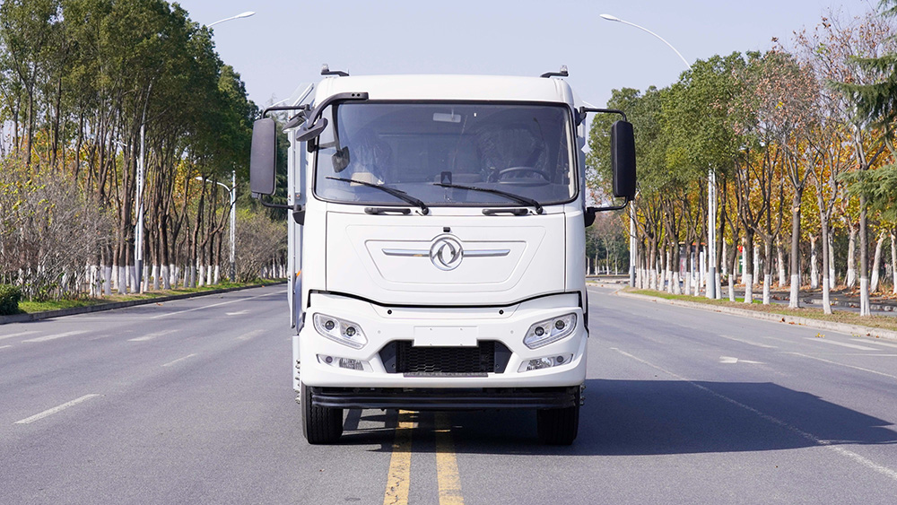 东风天锦纯电动后置吸尘