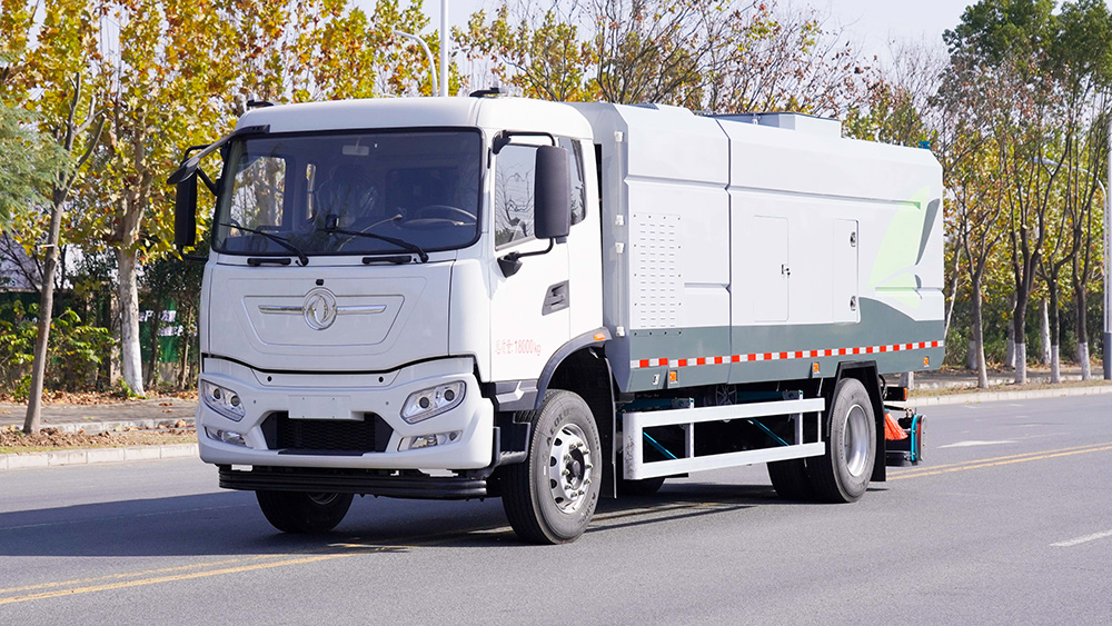 东风天锦纯电动后置吸尘