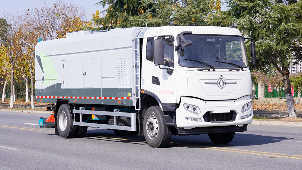 东风天锦纯电动后置吸尘