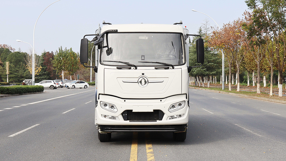 东风天锦纯电动洗扫车