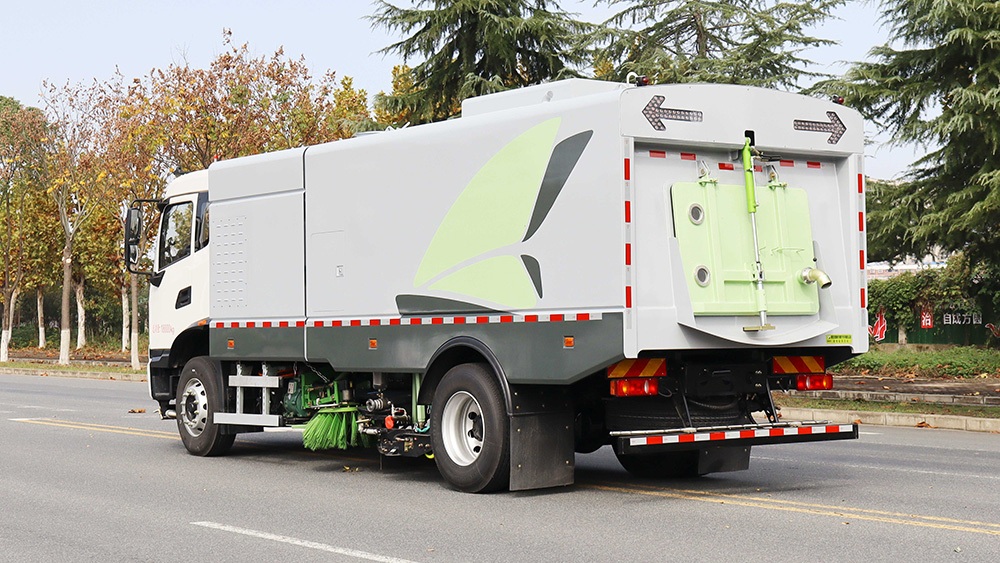 东风天锦纯电动洗扫车