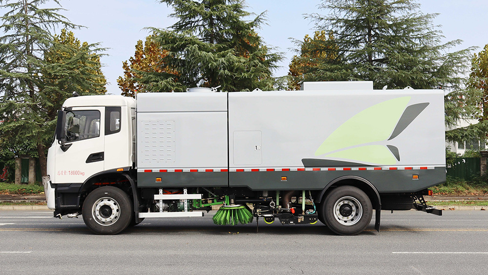 东风天锦纯电动洗扫车