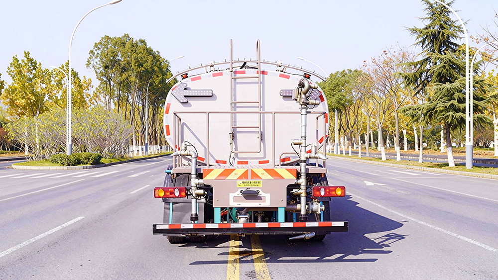 东风天锦纯电动抑尘洒水车