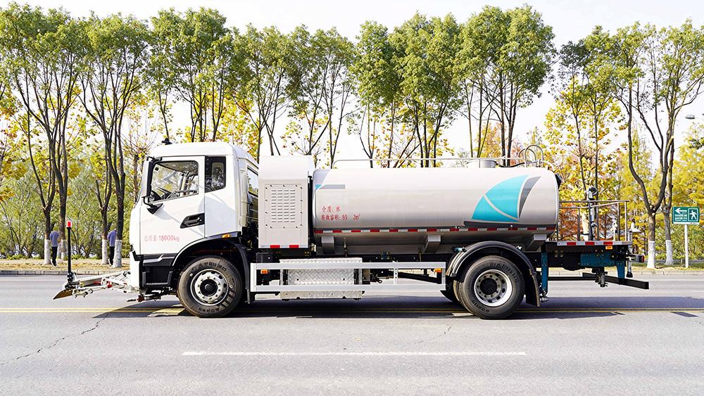 东风天锦纯电动抑尘洒水车