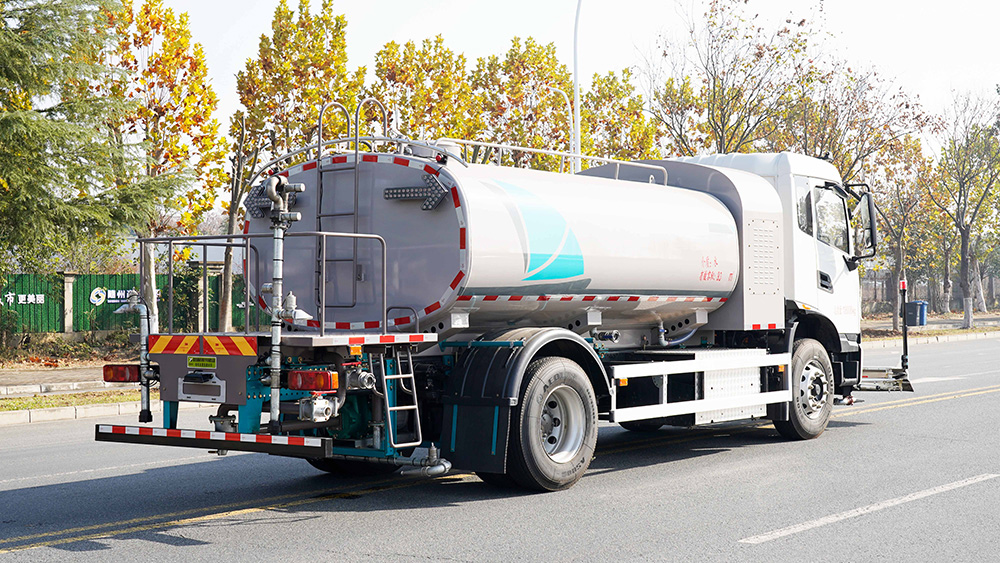 东风天锦纯电动抑尘洒水车