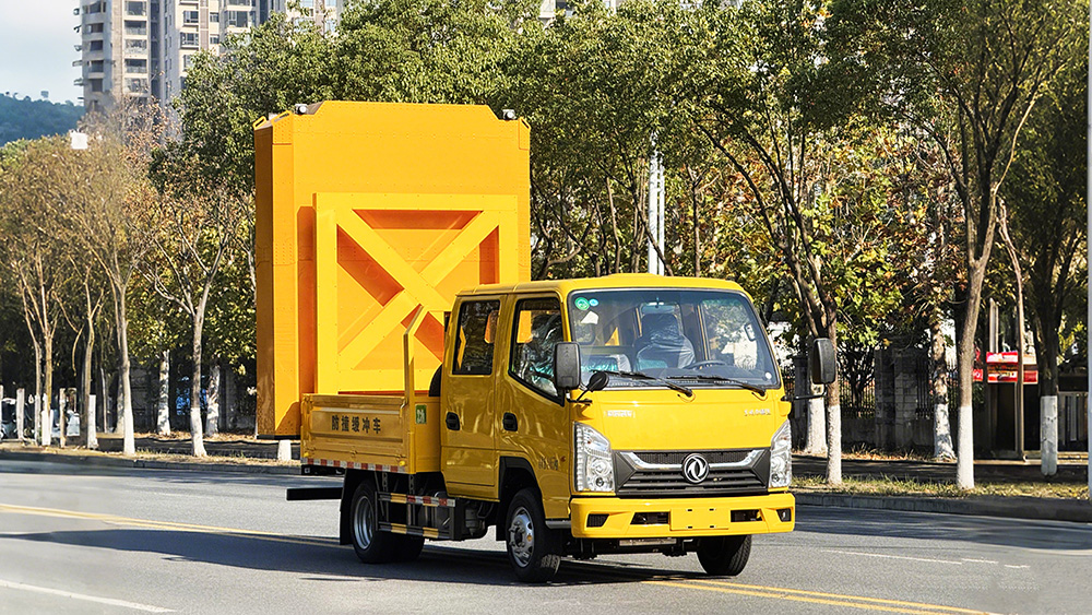 东风小霸王防撞车