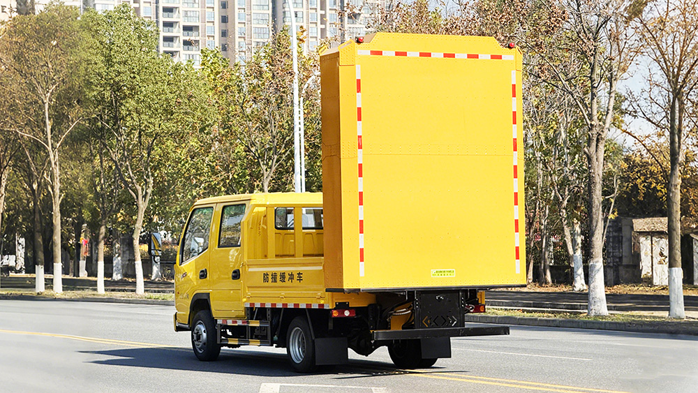 东风小霸王防撞车