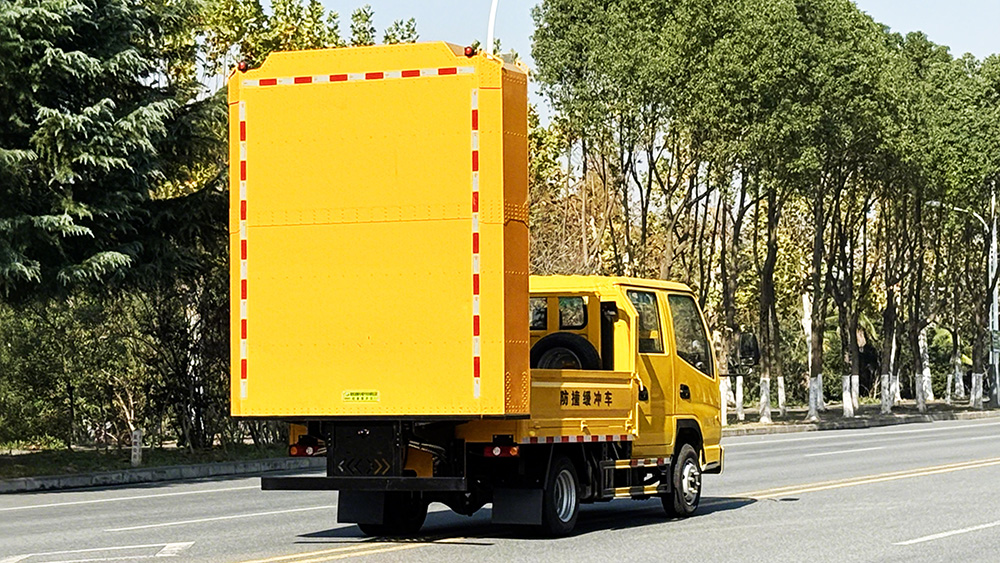 东风小霸王防撞车