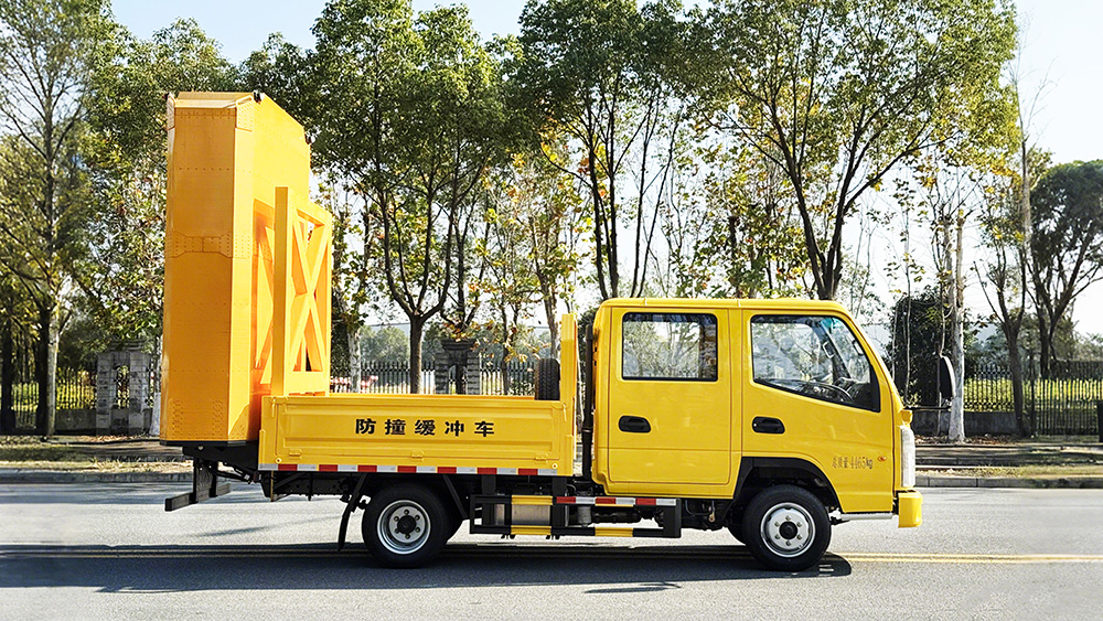 东风小霸王防撞车