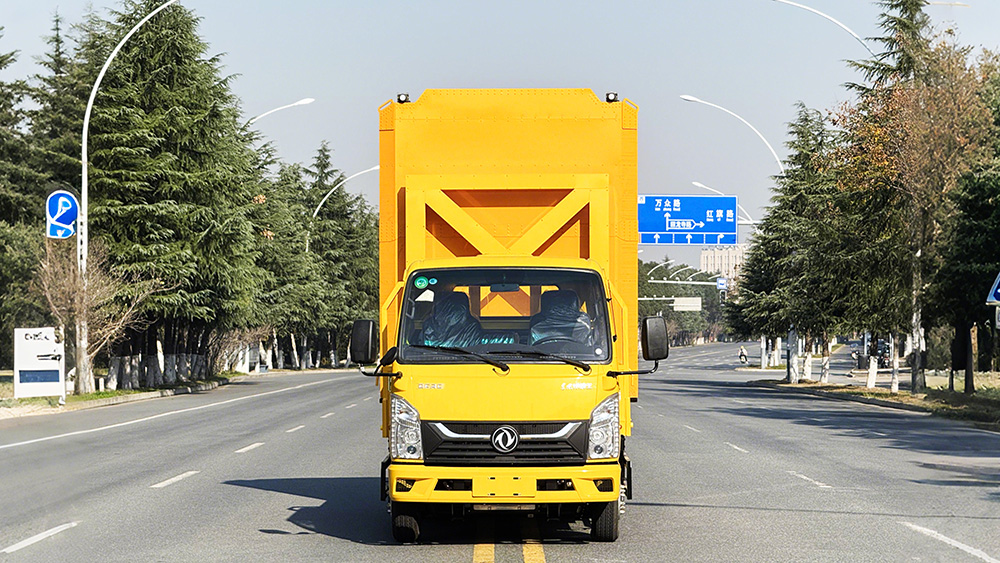 东风小霸王防撞车