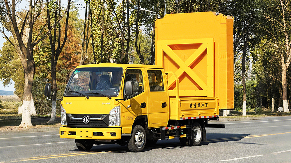 东风小霸王防撞车