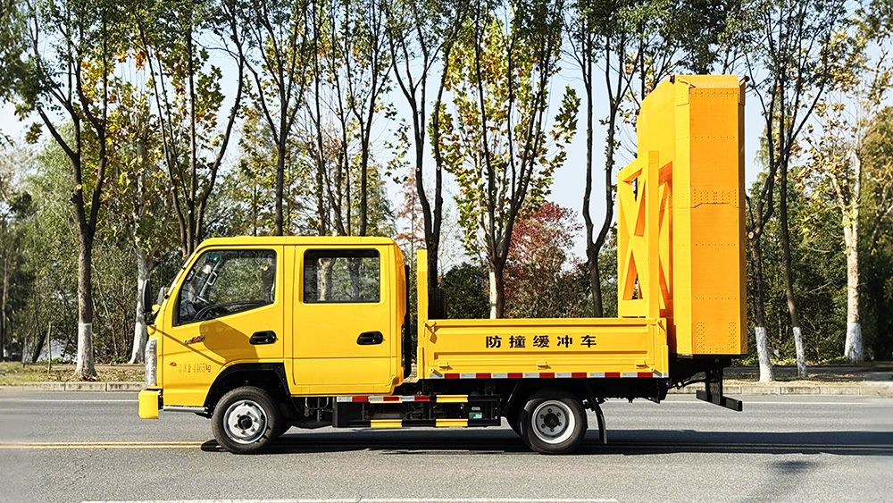 东风小霸王防撞车