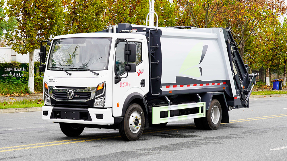 东风小多利卡压缩式垃圾车