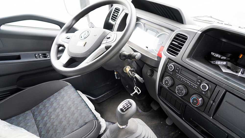 东风小多利卡压缩式垃圾车