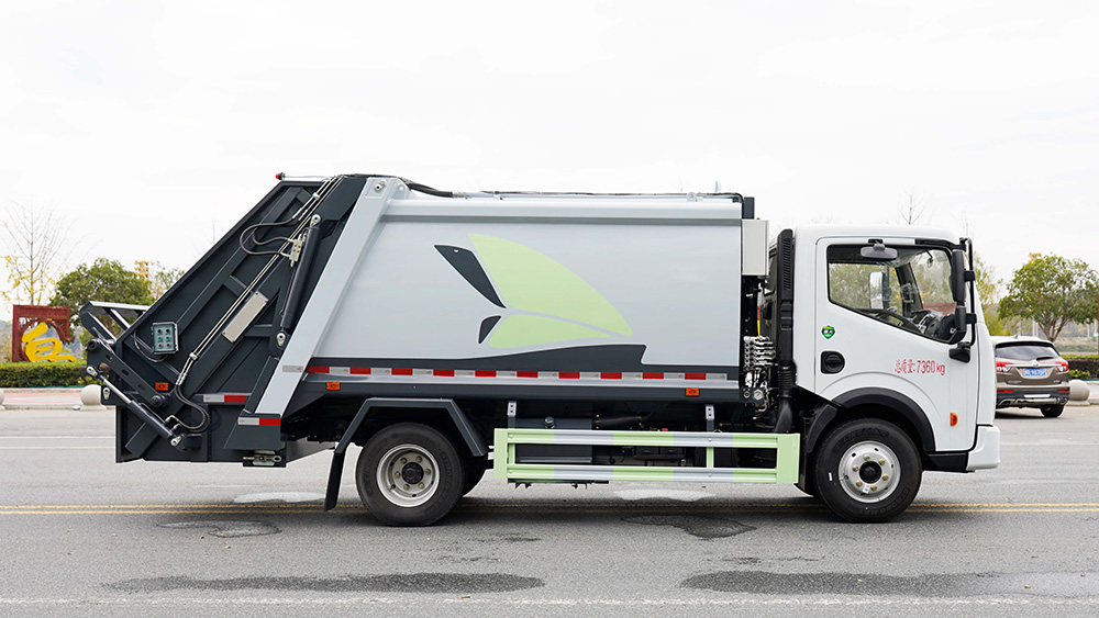 东风小多利卡压缩式垃圾车
