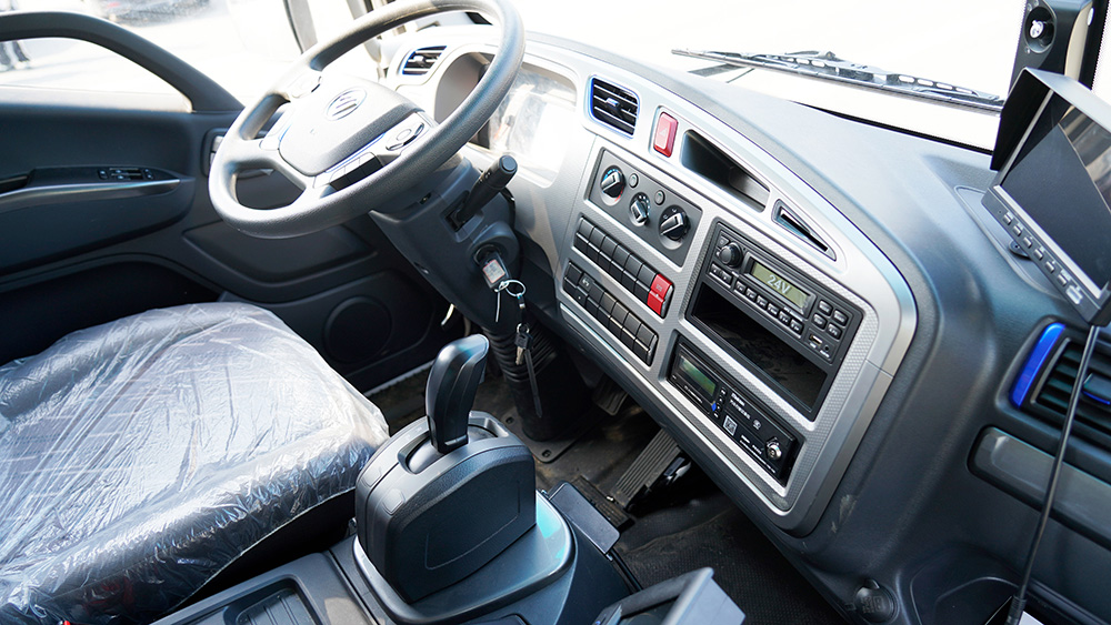 福田智蓝18吨纯电动洗扫车