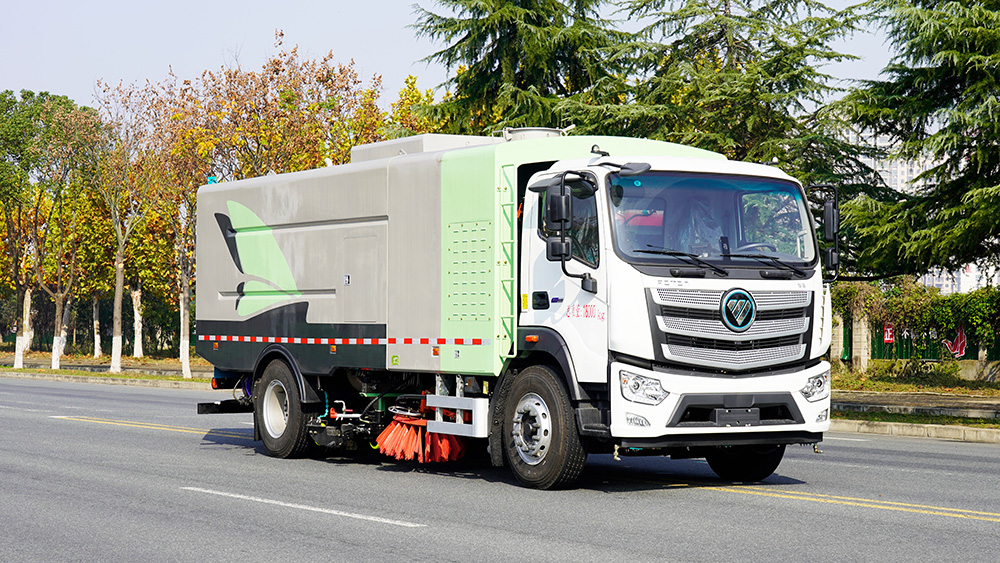 福田智蓝18吨纯电动洗扫车