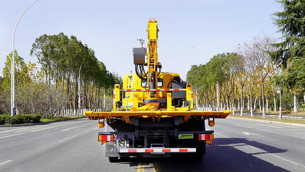 三环创客一拖二带吊清障车