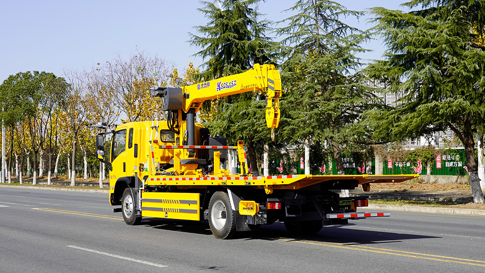 三环创客一拖二带吊清障车