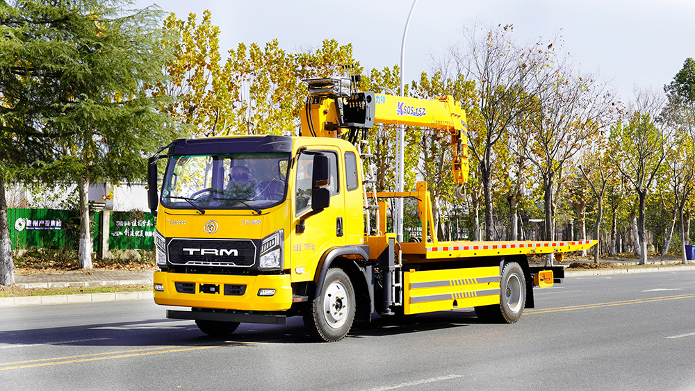 三环创客一拖二带吊清障车